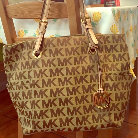 Michael Kors tote - Picture 1 of 5